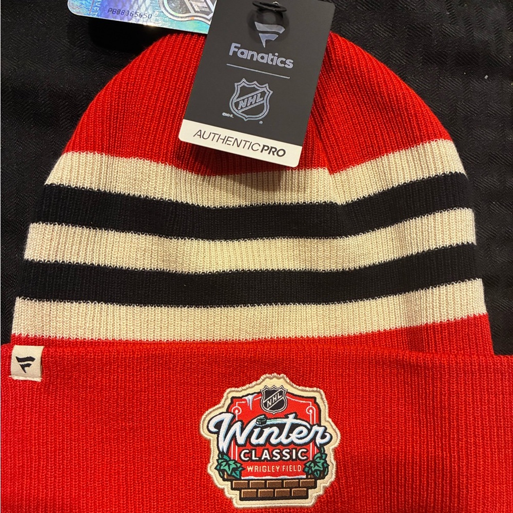 Chicago Blackhawks Fanatics Red and Black Winter Classic Beanie New NWT - Picture 2 of 2